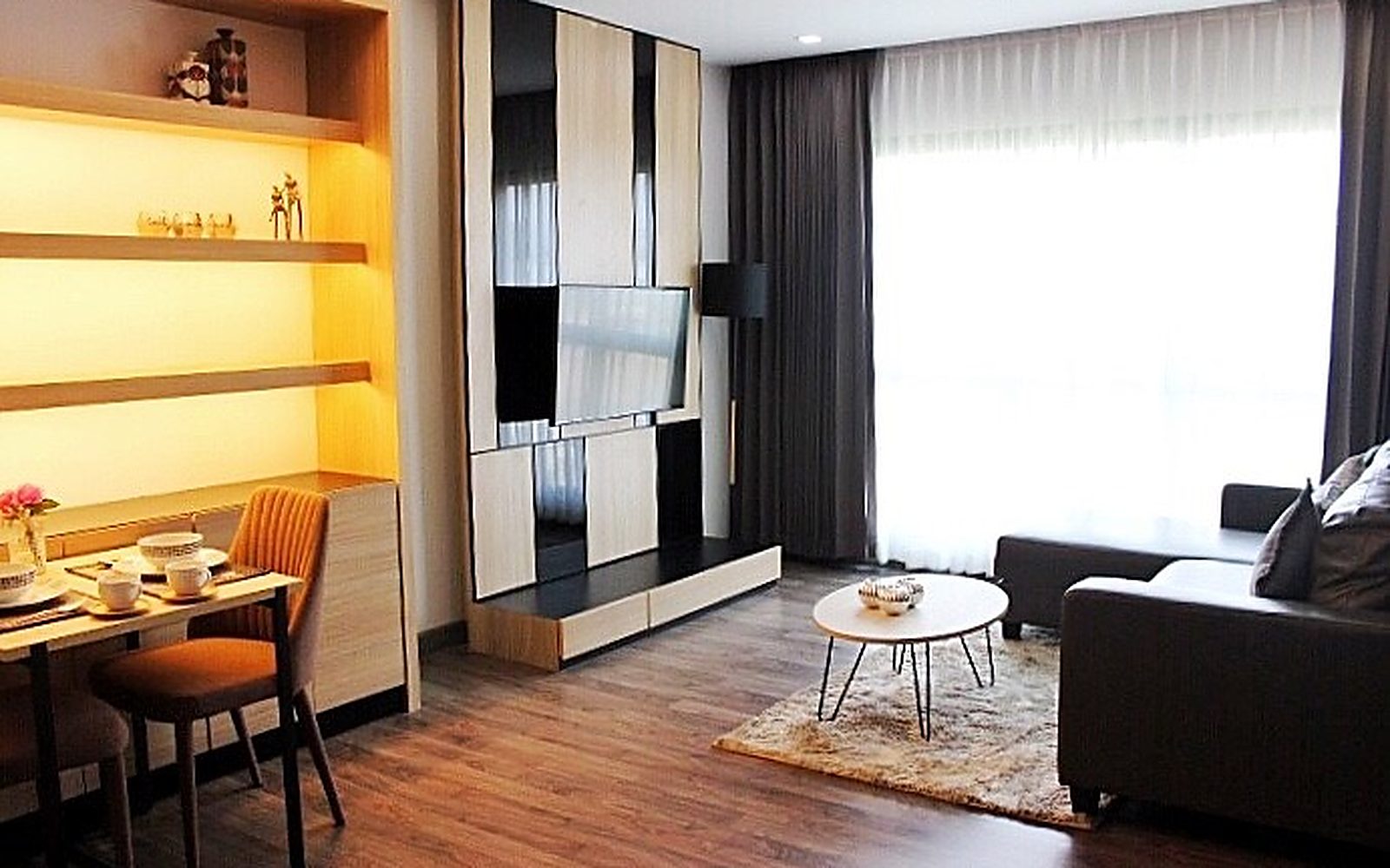One Bedroom & One Living Room - photo 2