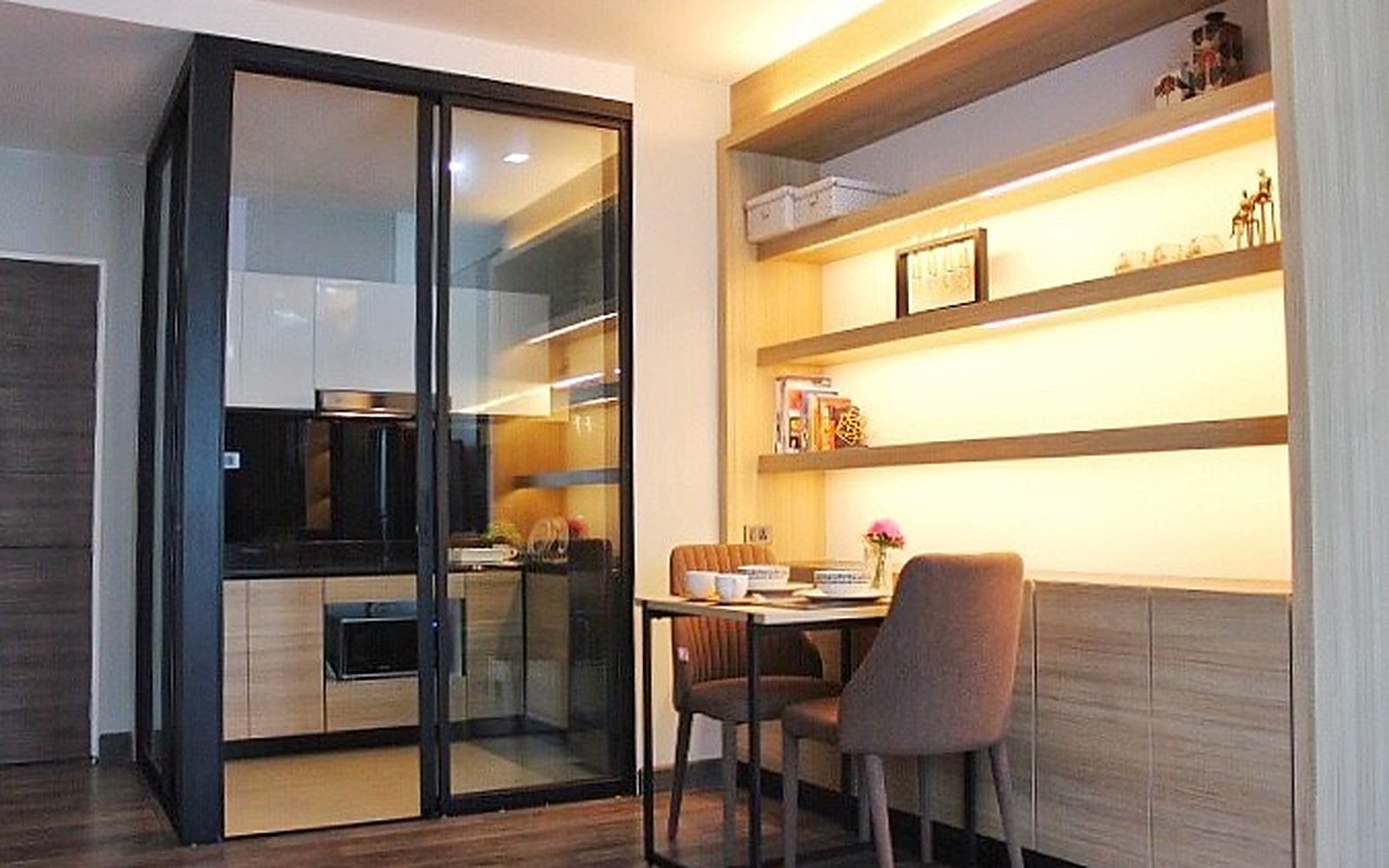 One Bedroom & One Living Room - photo 3