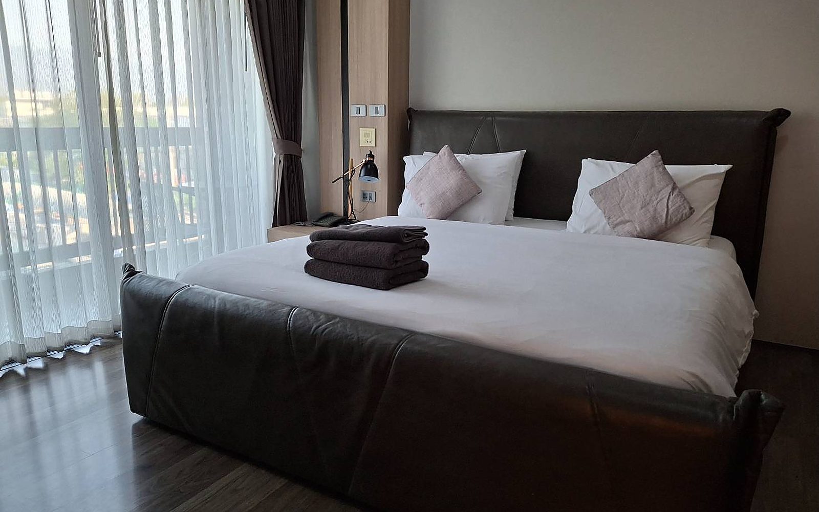 Triple Room – เตียงใหญ่ 1 + เตียงเดี่ยว 1 สำหรับ 3 ท่าน