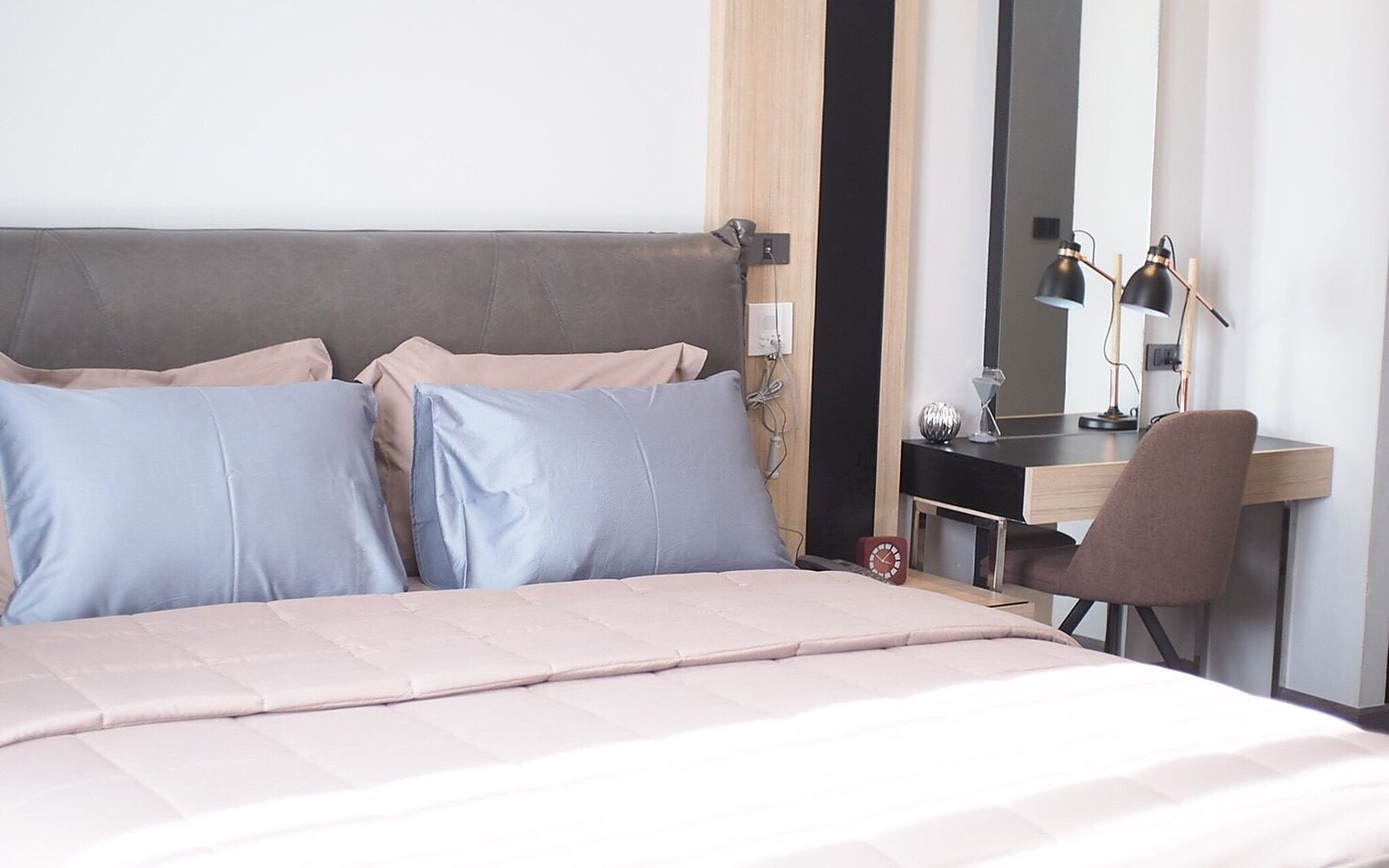 Two Bedroom – ห้องนอนที่สอง พร้อมโต๊ะเครื่องแป้ง/มุมทำงาน
